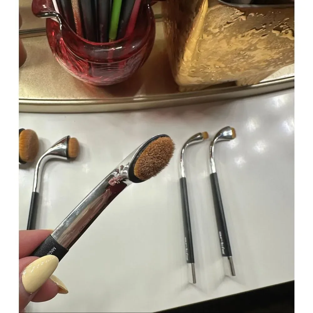 Artis Fluenta 5-Piece Makeup Brush Set Oval & Linear Brushes EUC Authentic